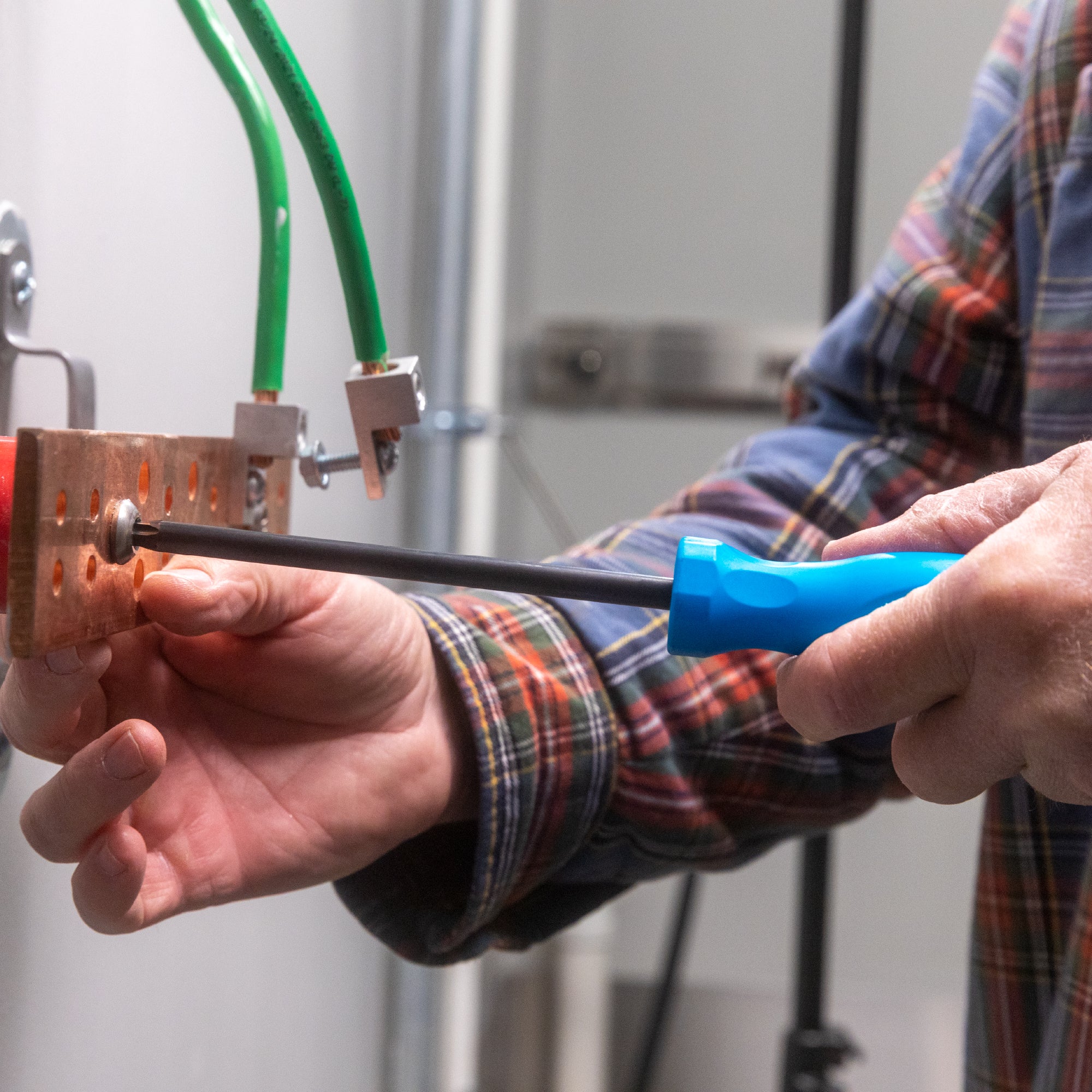 TORX T40 x 5-inch Professional Screwdriver (T405H) - Image 5